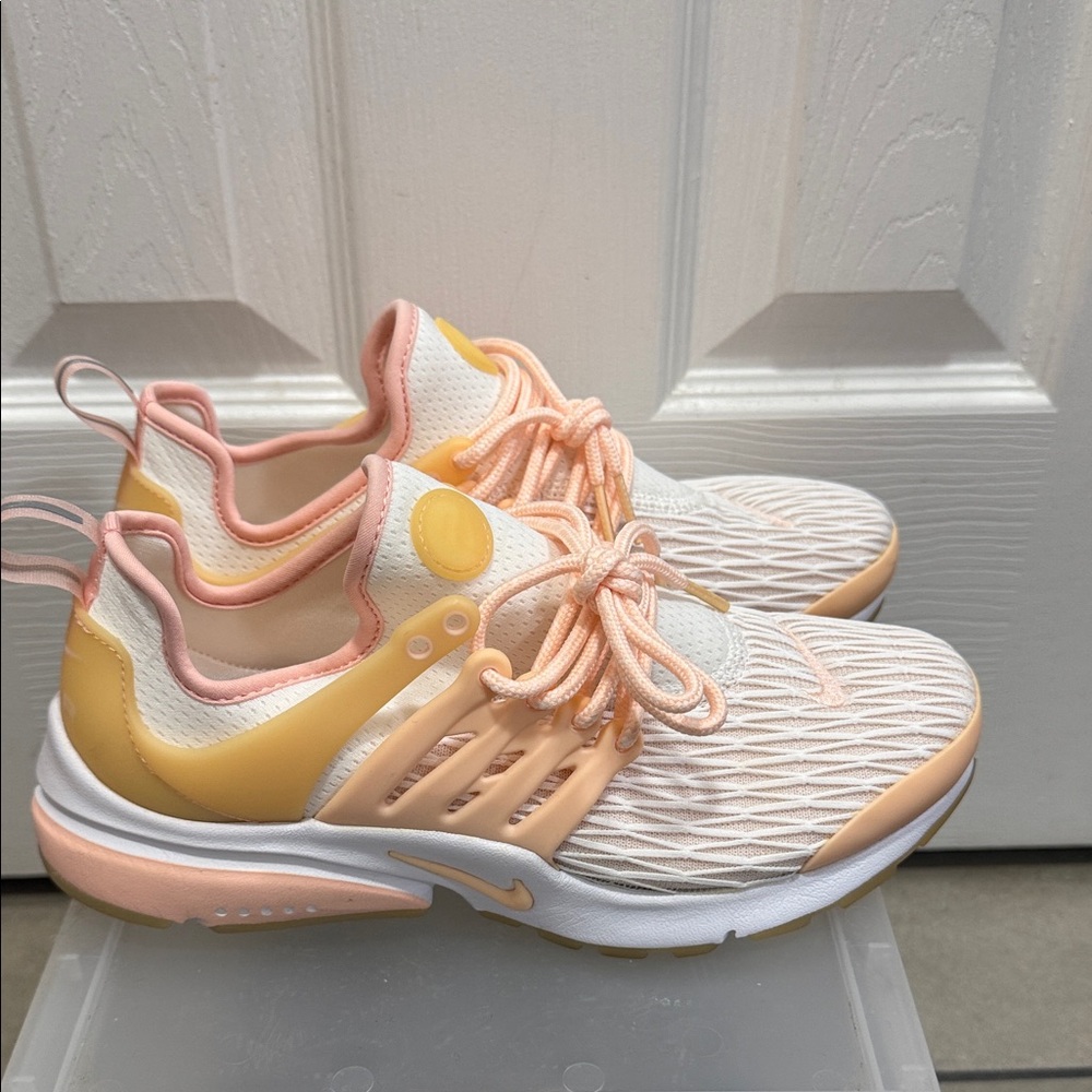 Nike Women's Athletic Shoes - Peach. Engineered for all day everyday comfort - Picture 4 of 5